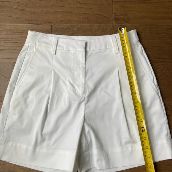 Brooks Brothers White Pleated High Waisted Women's Shorts-Size 2 - Picture 2 of 6